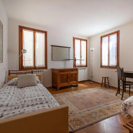 Ca' Venexiana Spacious Apartment Venice